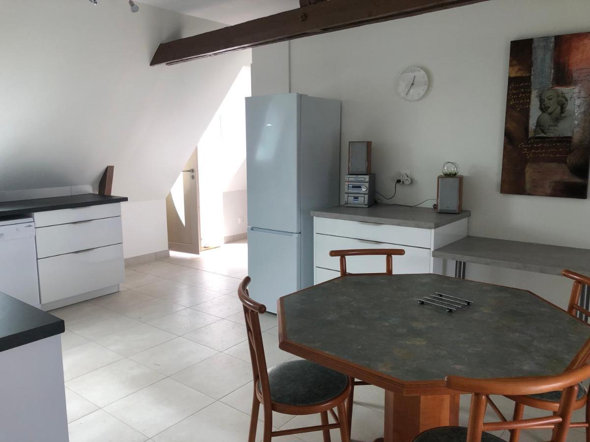 Residence Merlin Appart Des Druides Saint-Malon-sur-Mel Exterior foto